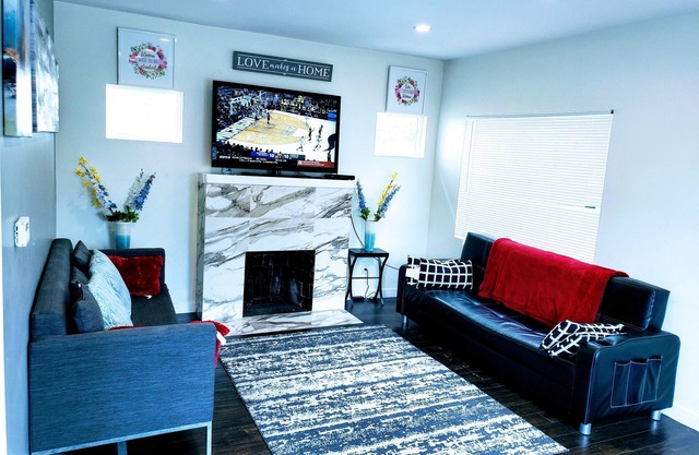 Nice Cozy Home. Free parking on site