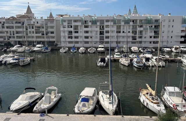 Schöne Wohnung mit Blick auf Kanal und Schwimmbad AV-69