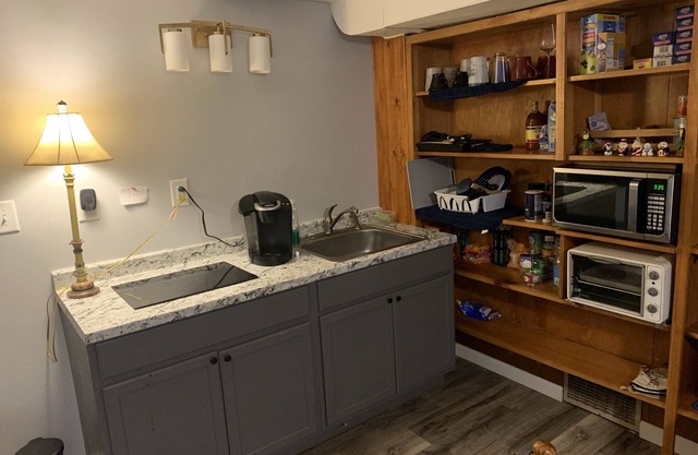Lovely 1-bedroom apartment with free parking on site