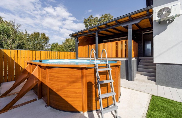 Schönes Haus in Bilje mit Sauna