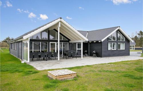 Nice Home In Blåvand With Kitchen