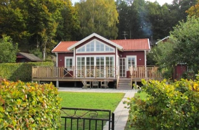 Nice home in Bräkne-Hoby with 3 Bedrooms and WiFi