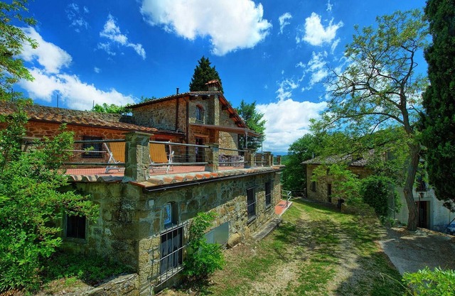 Schöne romantische Ferienwohnung in einer Villa mit Pool, Terrasse, Kamin, 2Pers