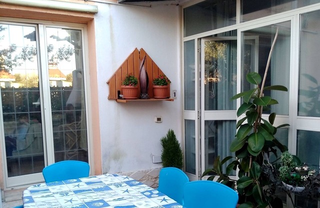 Schöne Wohnung mit einem Schlafzimmer, Küchenzeile und WC, fünf Betten