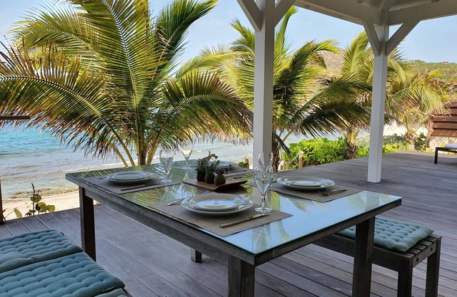 Nice private villa on the beach of Lorient