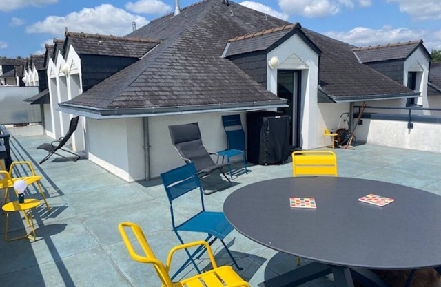 NICE ROOF TERRACE PORT DE ST GOUSTAN IDEAL LOCATION IN A QUIET AREA