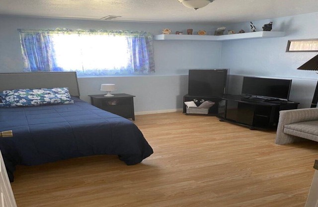 Nice Room in West Jordan Home A