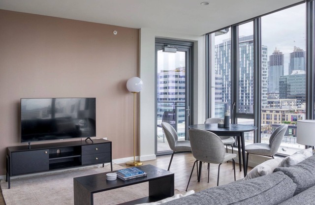 Nice South Lake Union 2BR w/ Gym & Roof, nr downtown, by Blueground