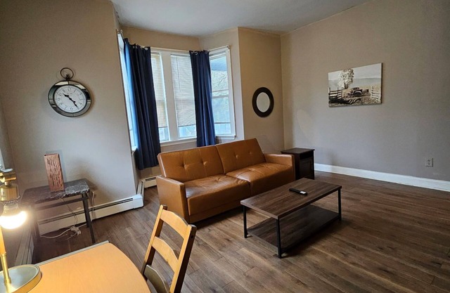 Nice spacious apartment near Whole Foods, Brown University