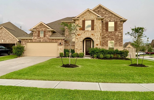 NICE Spacious Modern Home & Beautiful Kitchen; Ms. Pac Man Arcade Game; Foosball