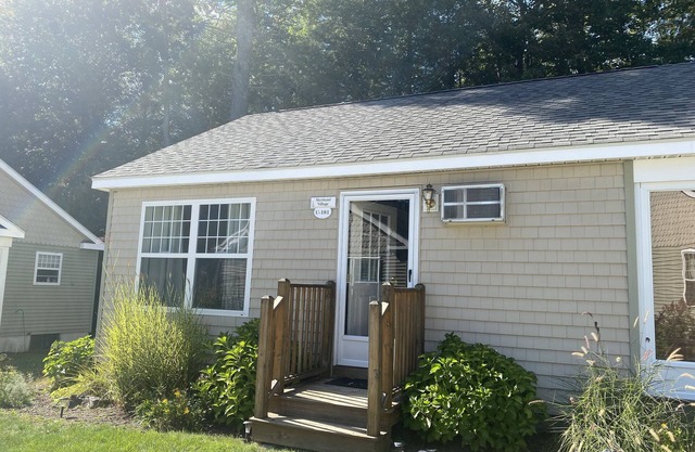 Nicely decorated cottage with quiet location in Beach Dreams, Wells, ME!