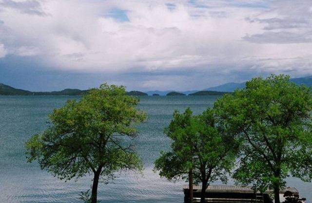 Schön renovierte Wohnung mit Blick auf Polson Bay und Flathead Lake
