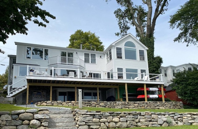 NICEST RENTAL IN CASTINE HANDS DOWN!! ON THE WATER!! FULLY REMODELED IN 2020!!