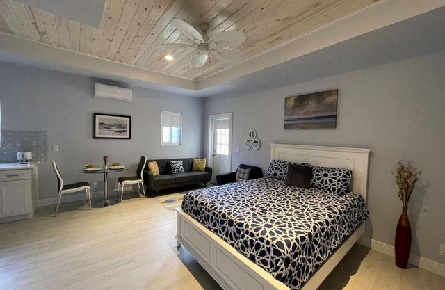 Nicoles Nest Brand New Exquisite Studio Hideaway