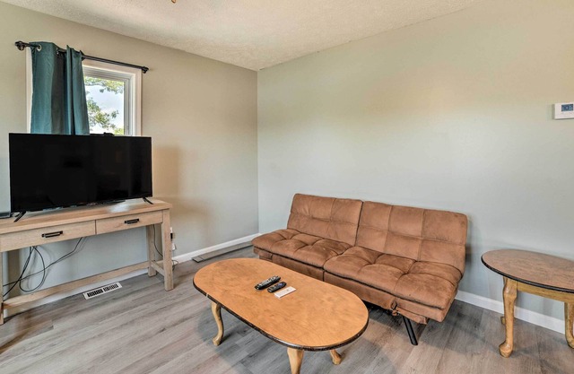 NEW! Nifty Cadiz Cabin in Moon River Marina Resort