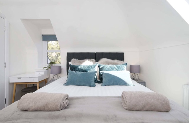 Nightingale - Minutes from the beach and bars!