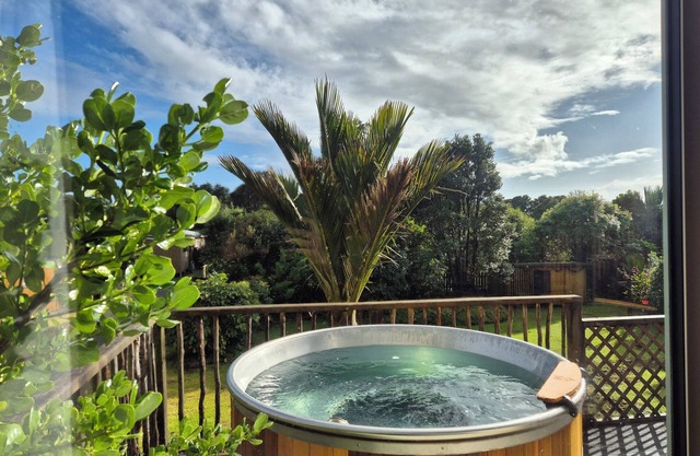 Nikauscapes - Hot Tub in Punakaiki village