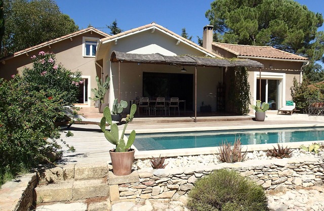 Nimes im Herzen des Buschlandes, großes Mazet mit privatem Pool renoviert.