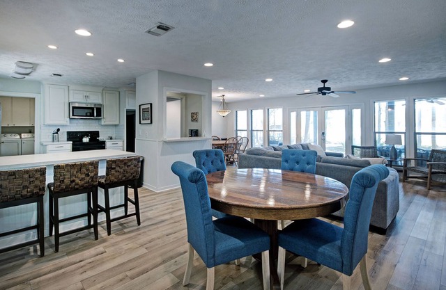Nine Bed Waterfront Getaway | Great for Fisherman