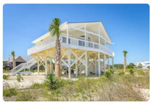 Nirvana Beach House with Sauna & Hottub