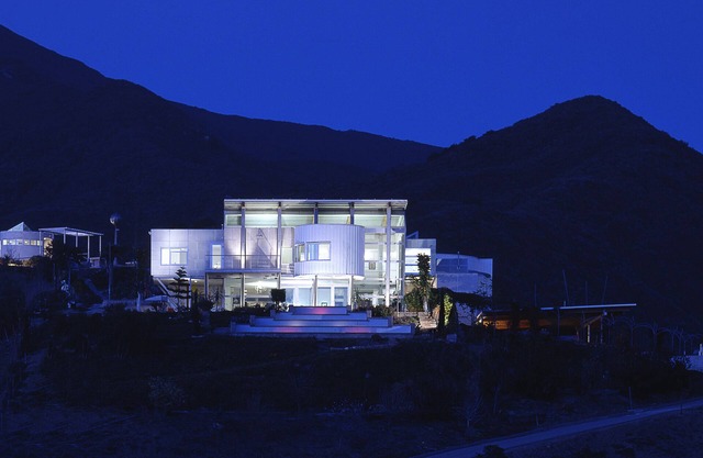Mountain Retreat mit Blick auf das Meer, die Berge und das Tal