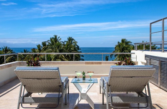Nitta 2 bedroom Fantastic ocean Views with dipping pool and huge Deck