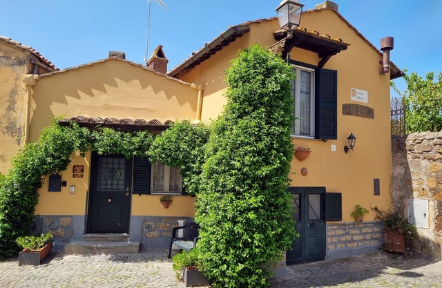 Nives Holiday House, home in the ancient castle walls in the historic center.