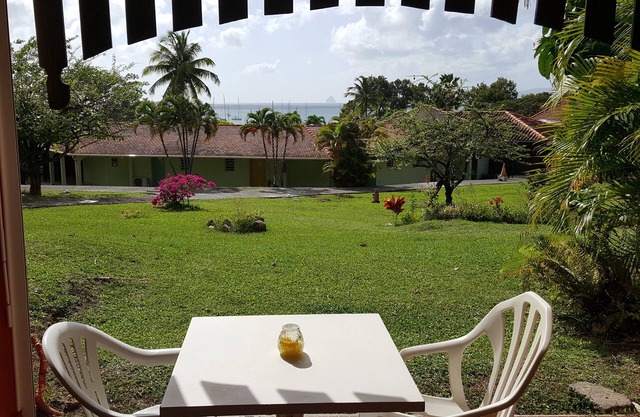 Large Studio,sea view,air conditioning,beach, optional swimming pool,car rental