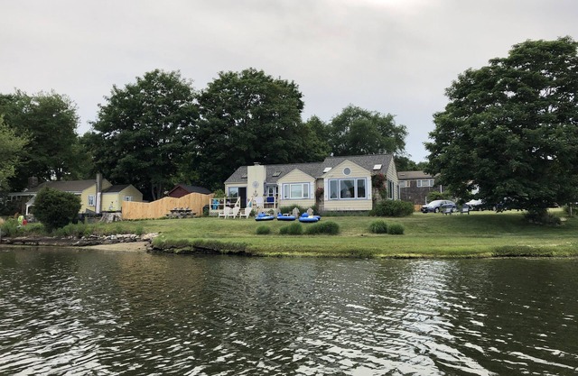 Narrow River Waterfront open nites June 9 -19! weekly weekends nightly! Kayaks!