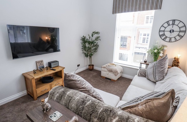 NO 2 EMPORIUM APARTMENTS, pet friendly in Prestatyn