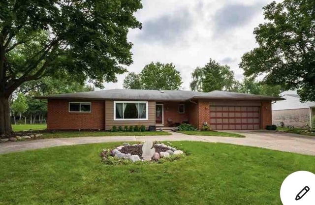 No Cleaning Fee! 2-Bedroom Home with Library Room, 2 living spaces