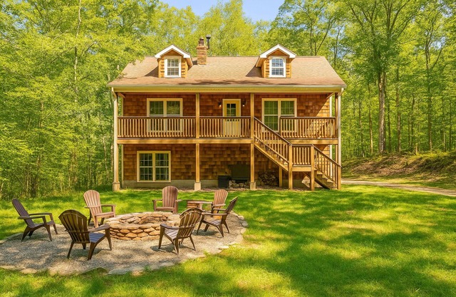 NO CLEANING FEE! Peaceful Cabin on 2.5 Wooded Acres- 3 Bed/2.5 bath