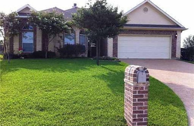 NO FEES~Huge Yard~Family~Pets~Patio