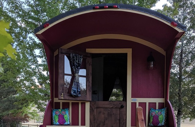 # 3 Gypsy Wagon Winziges Haus am Lachsfluss!