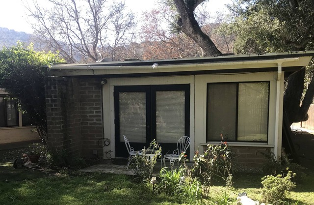 Versteck im geheimen Garten des Carmel Valley