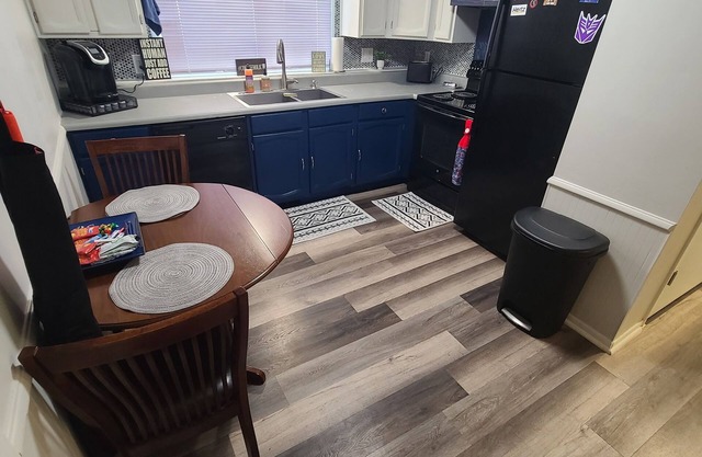 No. ONE Oasis in Owatonna! Firepit, pet-friendly, remodeled.
