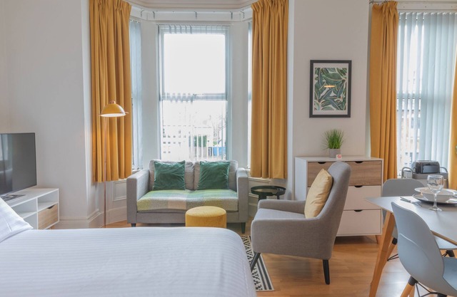 Flat4 Fulwood Heights-Studio-Premium-Eigenes Badezimmer