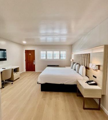 Nob Hill Motor Inn -Newly Updated Rooms!