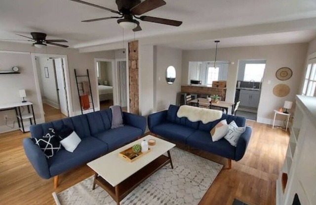 Nob Hill/UNM ~ Luxury Remodeled House w/ King Bed