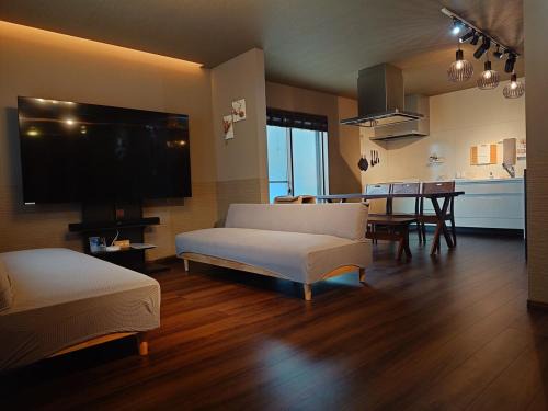 Noctis豊田 ジャグジー肩湯付お風呂75型TV 最大12名宿泊可能