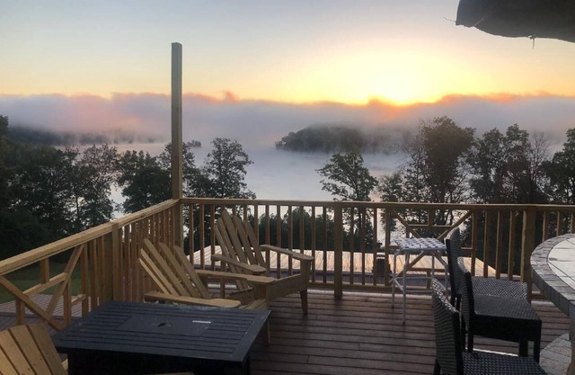 Nolin Lake Cabin with a Big View... Why stay at a lake you can't see?