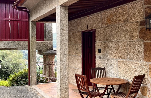 Nomad's Country - Cimo de Vila Apt V