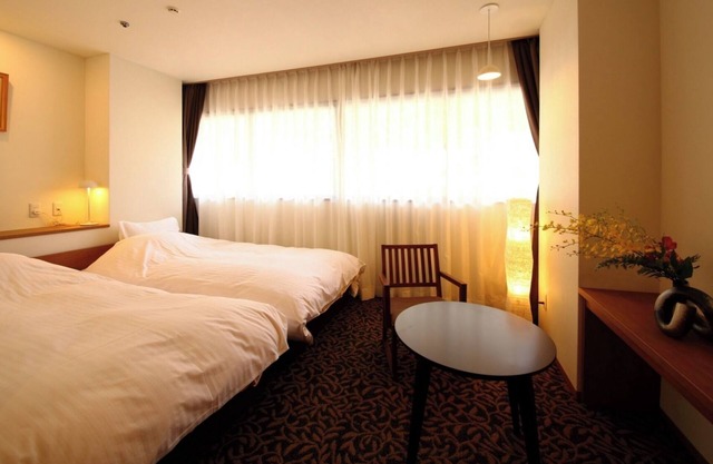 Nonsmoking room Twin bedroom View of the cit / Gero Gifu