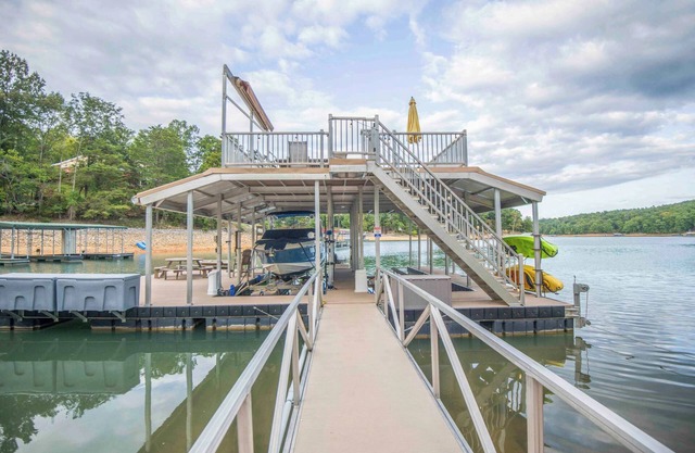 Nor Largo Lake House | Private Dock + Boat Slip, Hot Tub, Fire Pit