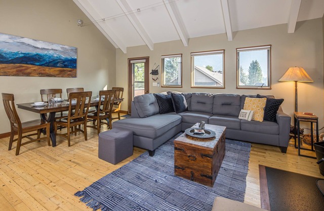 Nordic ski-in/out home w/fireplace, loft & community pool/sauna - Custom Glacier Montana Townhome