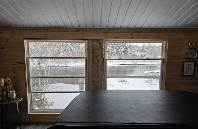Nordic Spa, Waterfront, Woodstove, Cabin 2