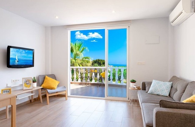 Nordic style apartment: Terrace, sea views & pool