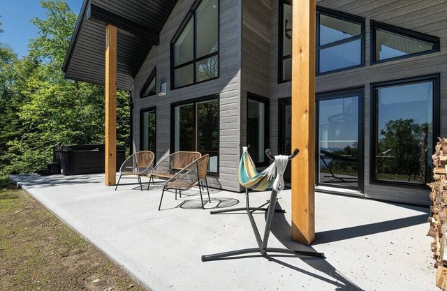 Nordik Emma 157 | Hidden bliss, great river view, jacuzzi
