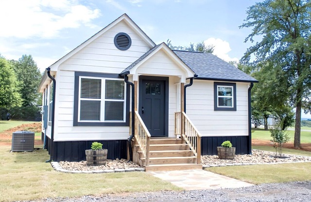 Nordin's Hillside Cottage Family/ Pet FriendlyNear Lake Dardanelle and Mt. Nebo