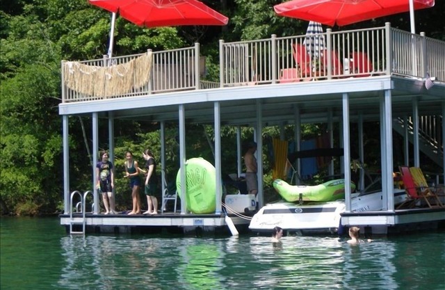 Norris Lake Cabin mit Double Decker Dock in einer privaten Bucht